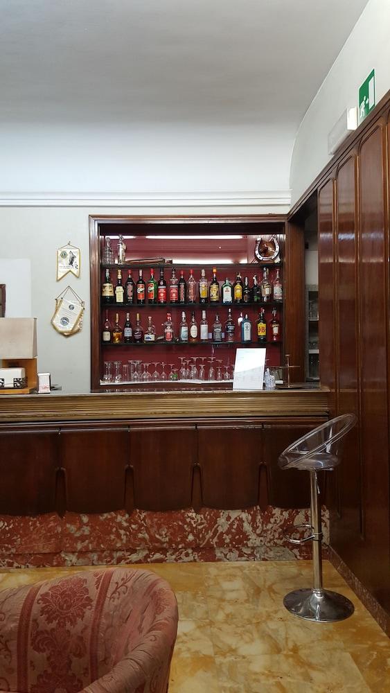Hotel Flora Прато Экстерьер фото
