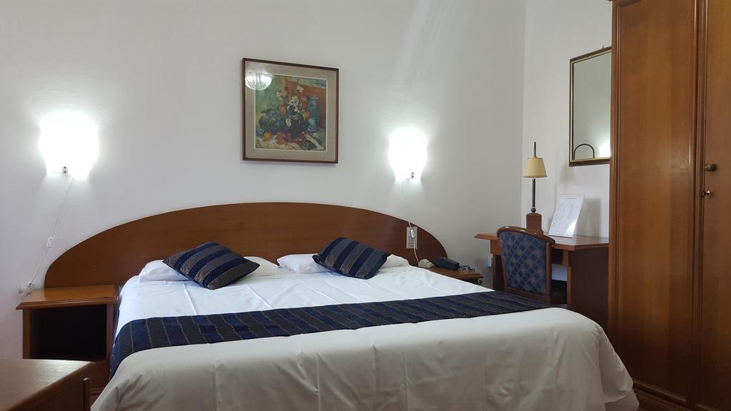 Hotel Flora Прато Экстерьер фото